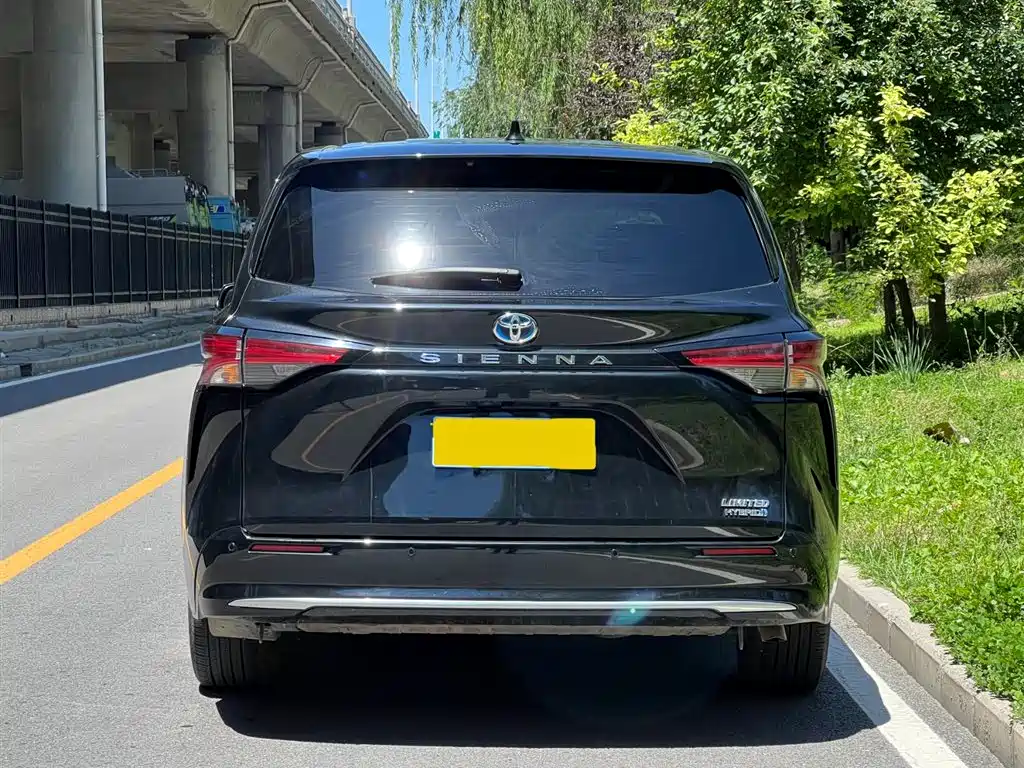 Toyota Sienna 2021 2.5L Hybrid Premium Edition фото 4