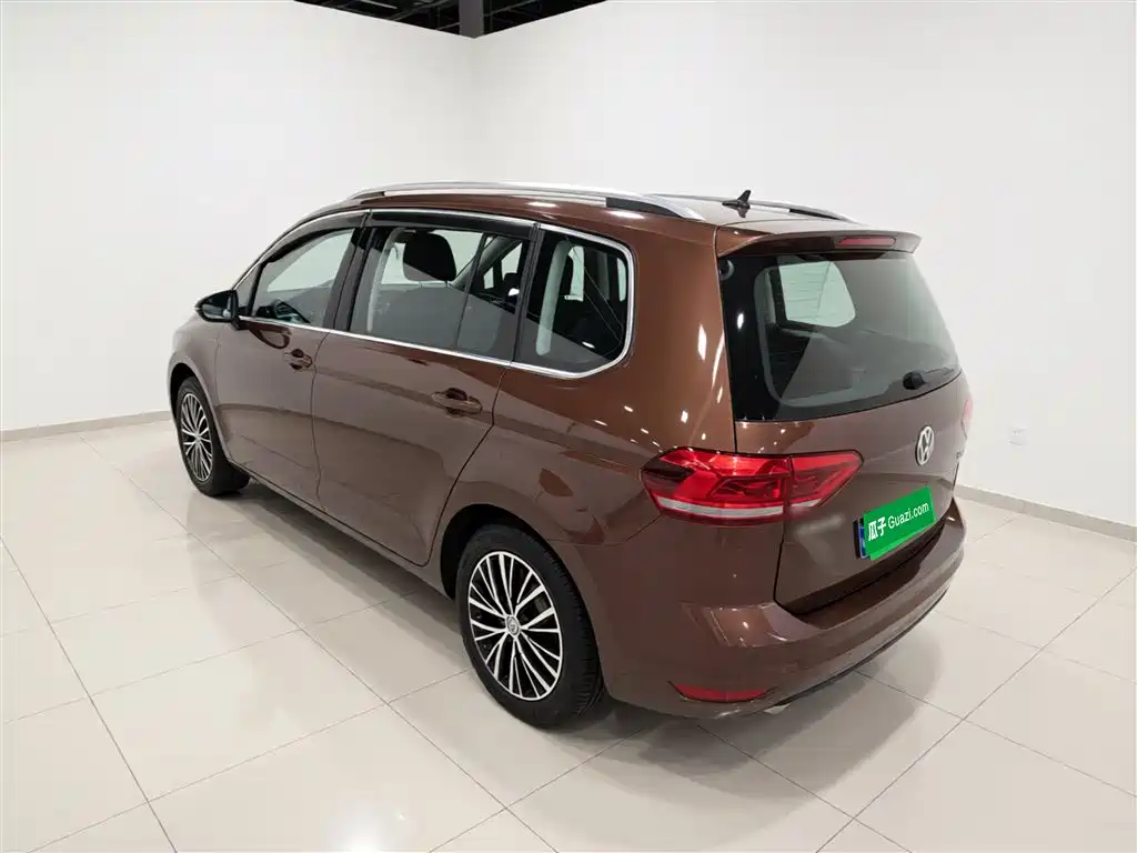 Volkswagen Touran 2016 Touran L 330TSI DSG Luxury фото 5