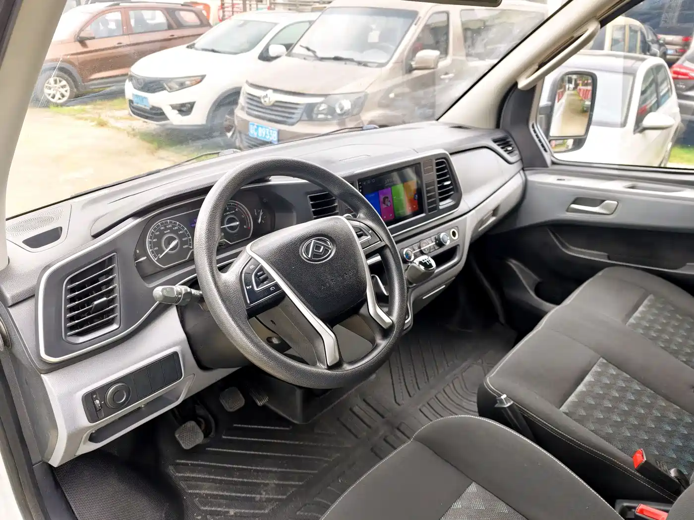 SAIC Maxus Xintu V80 2021 2.0T PLUS Manual Business Travel Edition Long Wheelbase Medium Roof 9 Seats фото 27