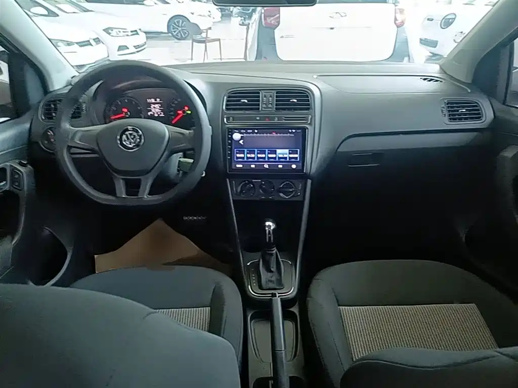 Volkswagen Polo 2018 1.5L Auto Safe Drive фото 10