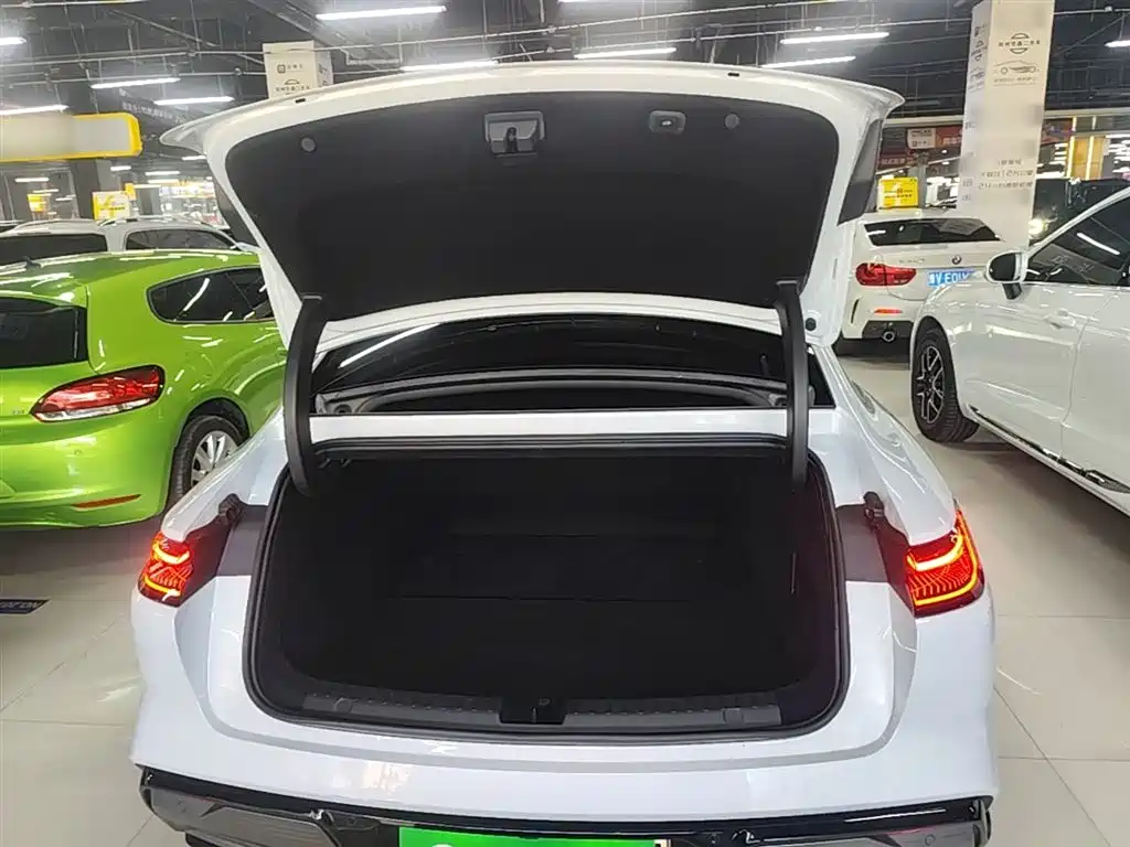 Geely Galaxy Galaxy E8 2025 700km Long Voyage Smart Drive Edition фото 19