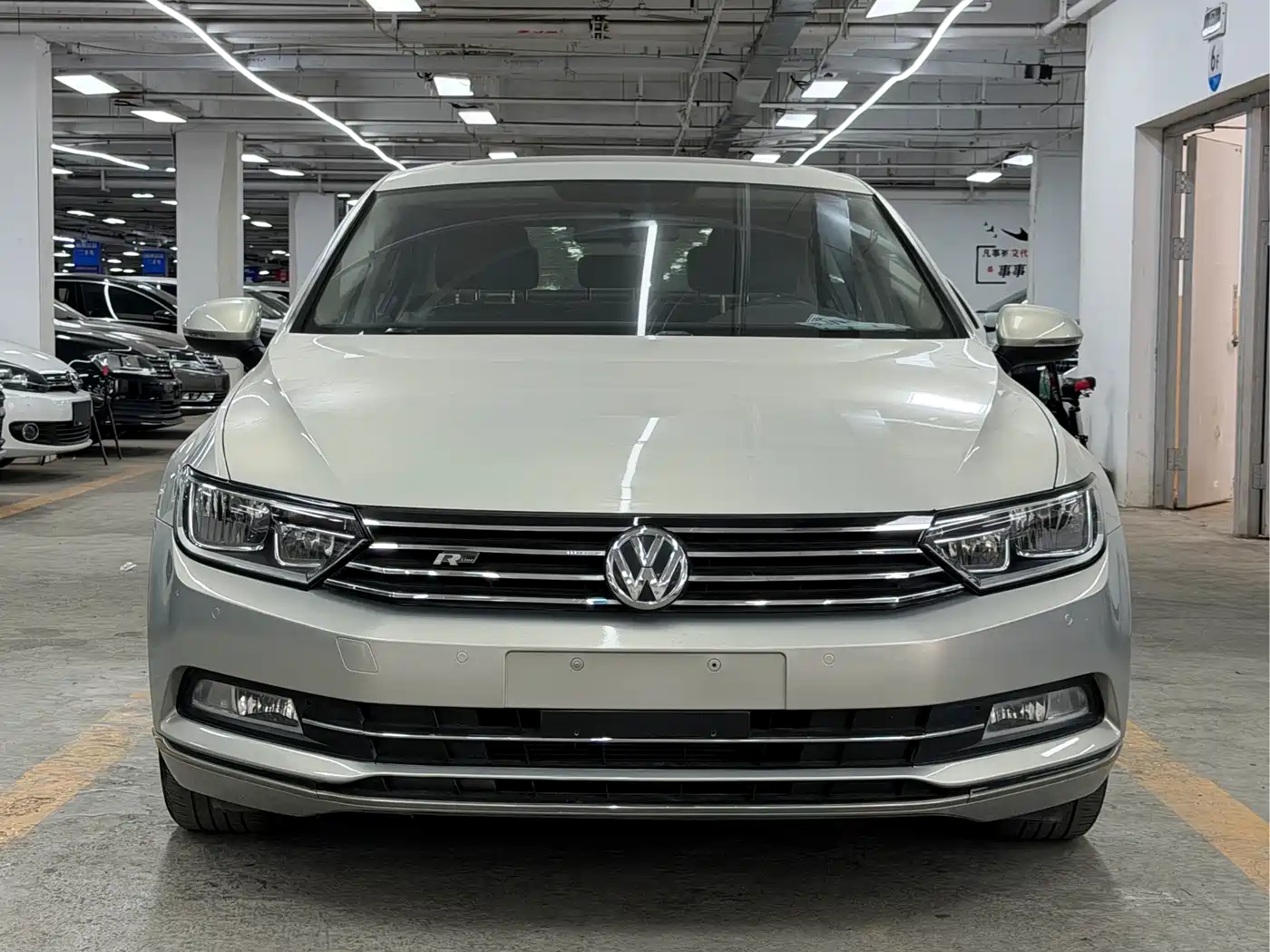 Volkswagen Magotan 2017 330TSI DSG Leading фото 5