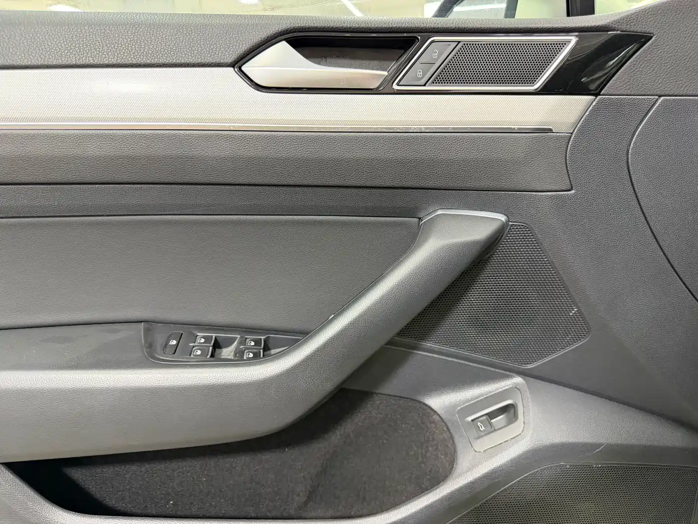 Volkswagen Magotan 2017 330TSI DSG Leading фото 8