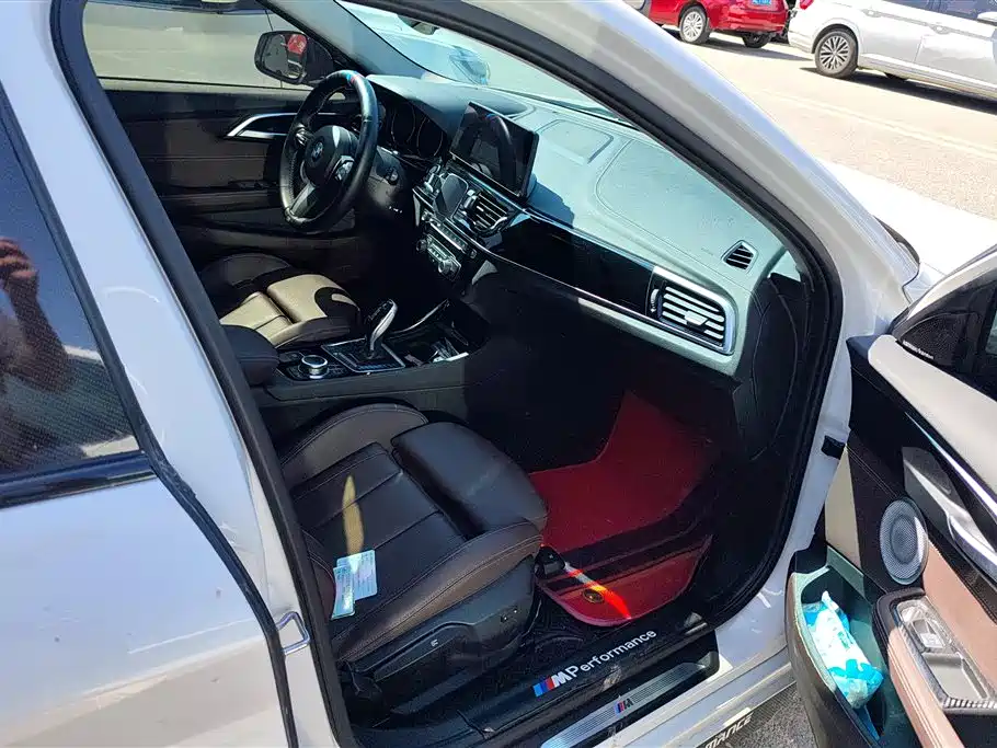 BMW 1 Series 2021 125i M Sport Black Night Edition фото 8