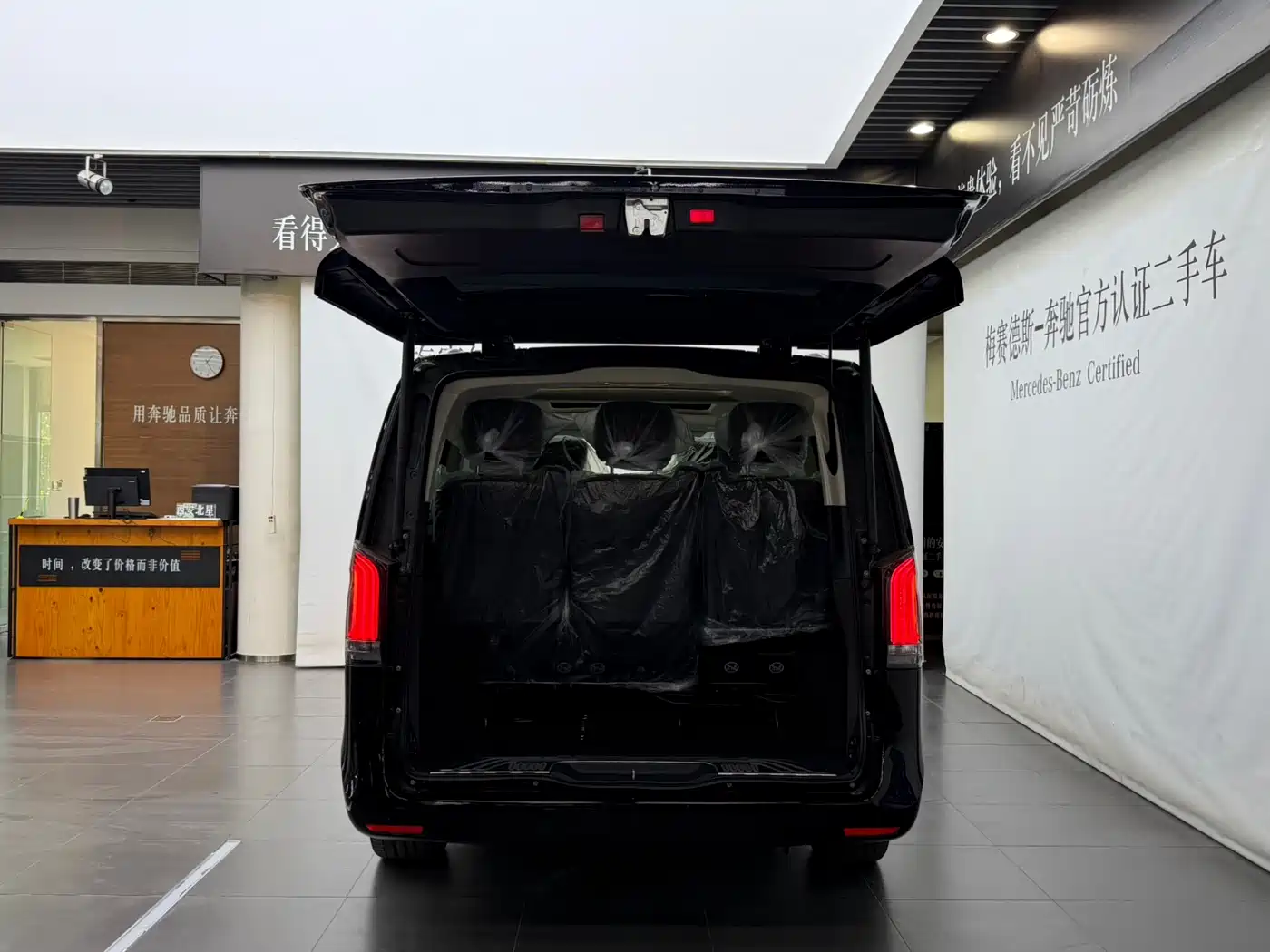 Mercedes-Benz V-Class 2024 V 300 L Long Wheelbase Premium фото 21