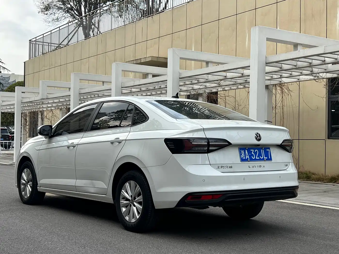 Volkswagen Lavida 2023 New Sharp 1.5L Auto Premium Edition фото 7