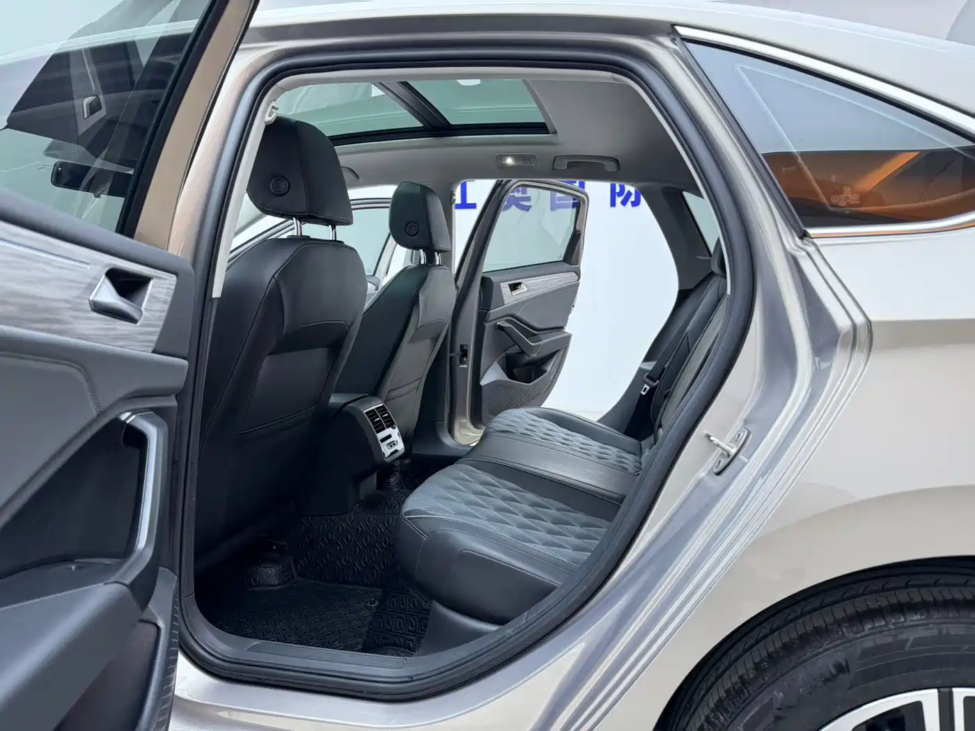VOLKSWAGEN SAGITAR