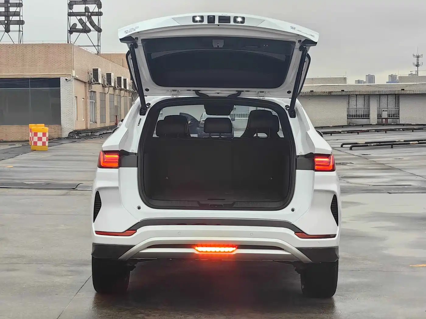 BYD Song PLUS PHEV 2024 Glory Edition DM-i 150km Flagship PLUS фото 9