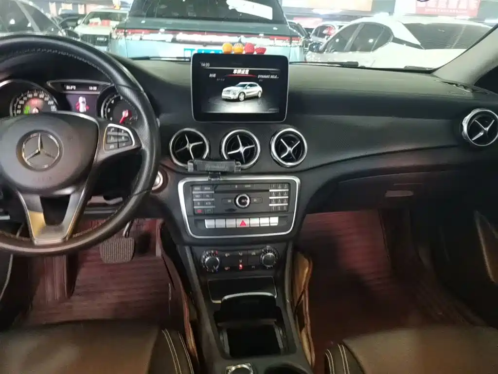 Mercedes-Benz GLA 2017 GLA 200 Dynamic фото 13