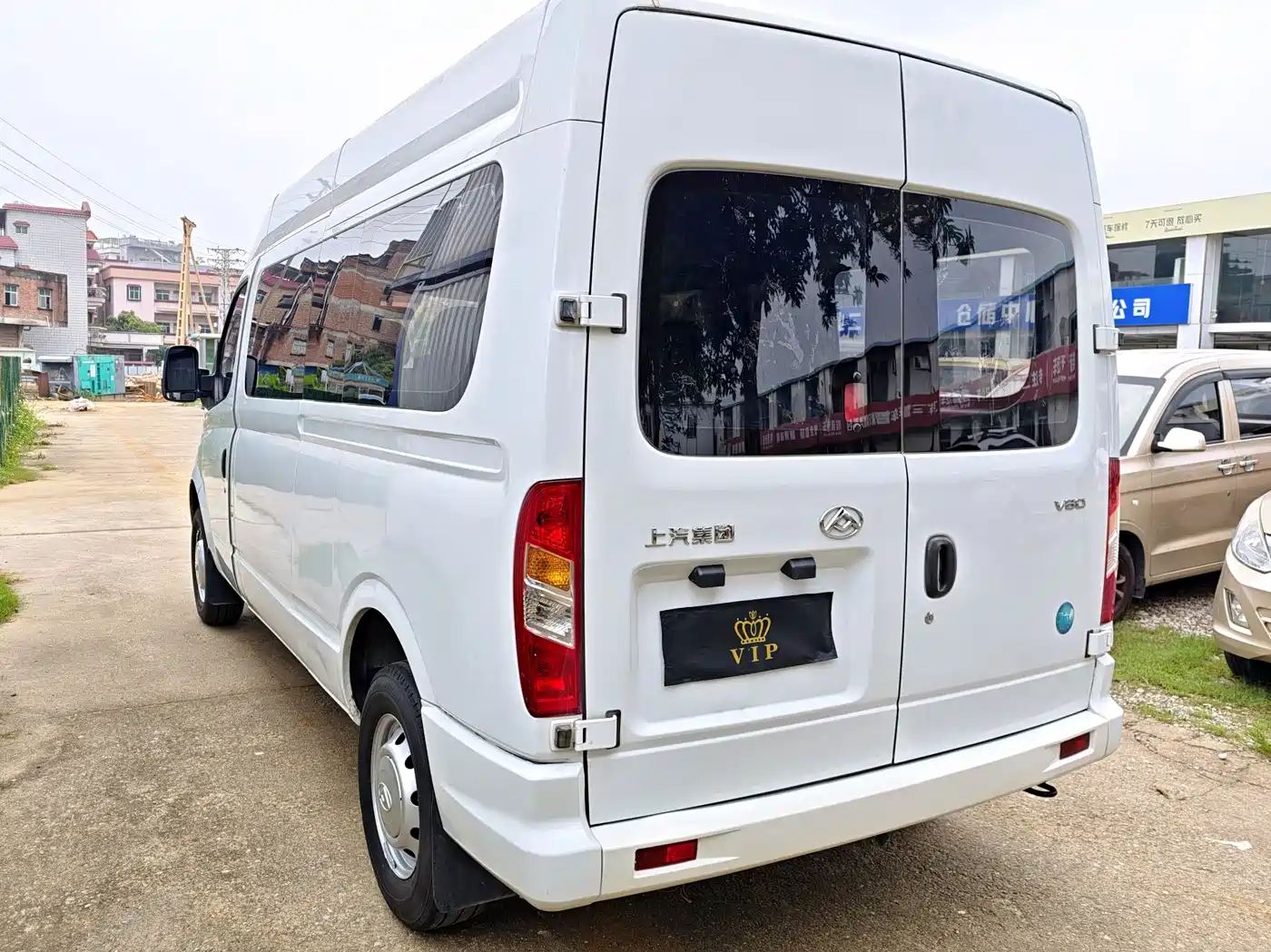SAIC Maxus Xintu V80 2021 2.0T PLUS Manual Business Travel Edition Long Wheelbase Medium Roof 9 Seats фото 6