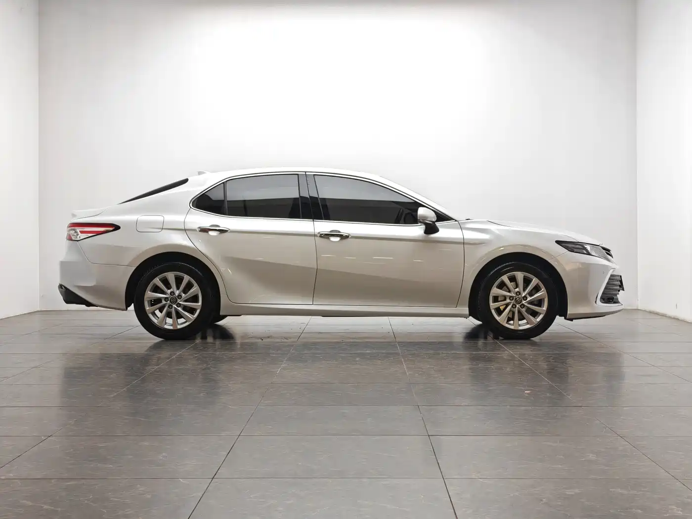 Toyota Camry 2021 2.0G Luxury Edition фото 11