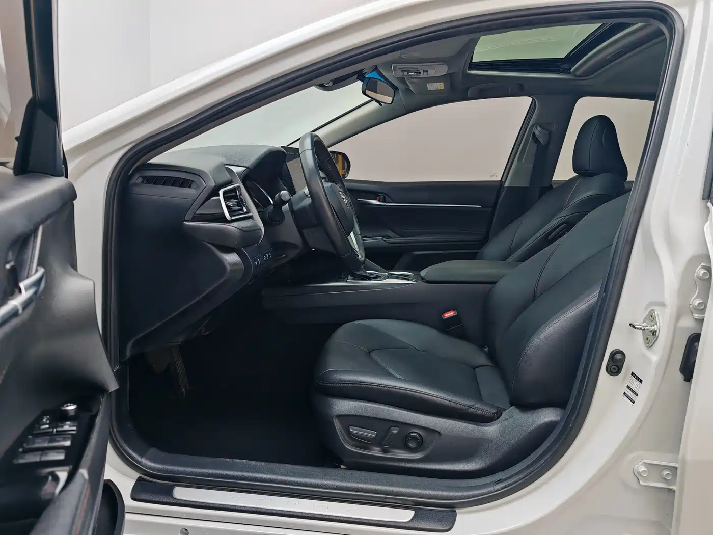 Toyota Camry 2021 2.0G Luxury Edition фото 14