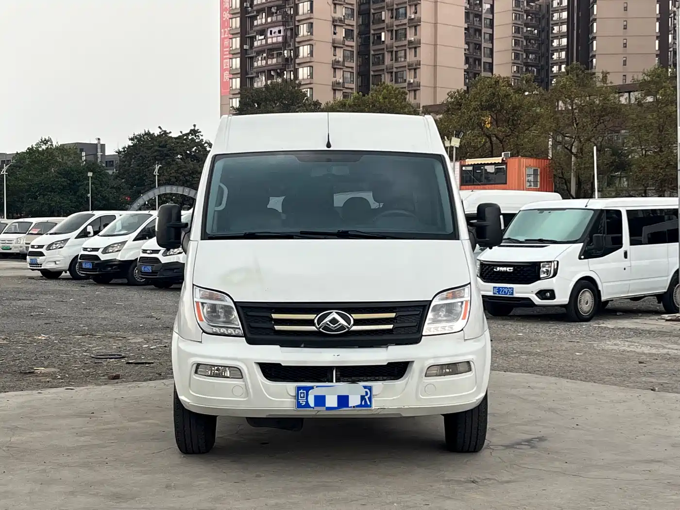 SAIC Maxus Xintu V80 2021 2.0T PLUS Manual Business Travel Edition Long Wheelbase Medium Roof 9 Seats фото 2