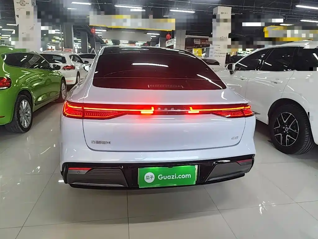 Geely Galaxy Galaxy E8 2025 700km Long Voyage Smart Drive Edition фото 6