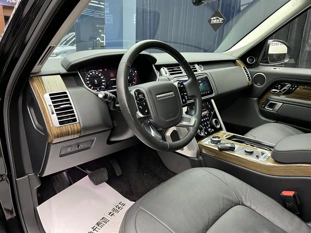 Land Rover Range Rover 2020 3.0 L6 Heritage Extended Edition фото 16