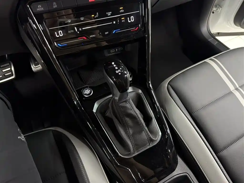 Volkswagen T-ROC 2023 300TSI DSG 2WD Dawn Edition фото 15