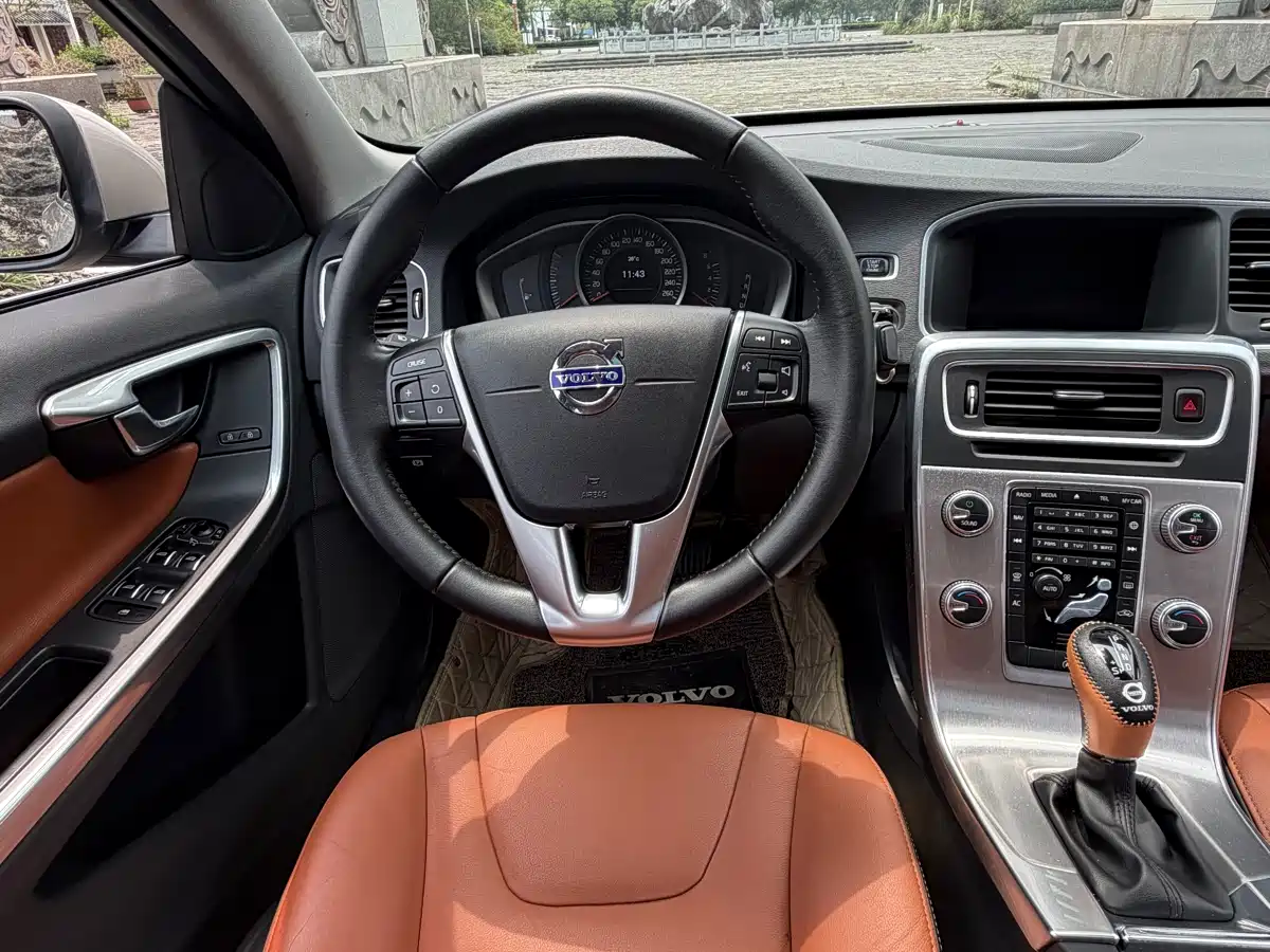 VOLVO S60