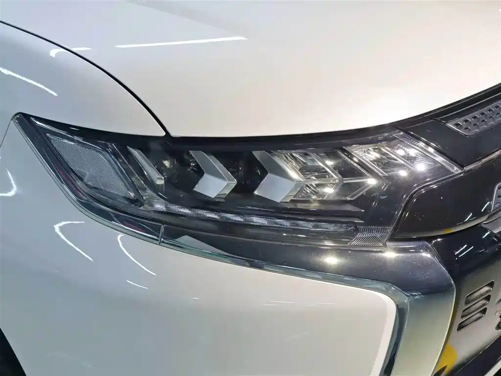 Mitsubishi Outlander 2021 2.4L 4WD Yaodong Edition 5-seater фото 8