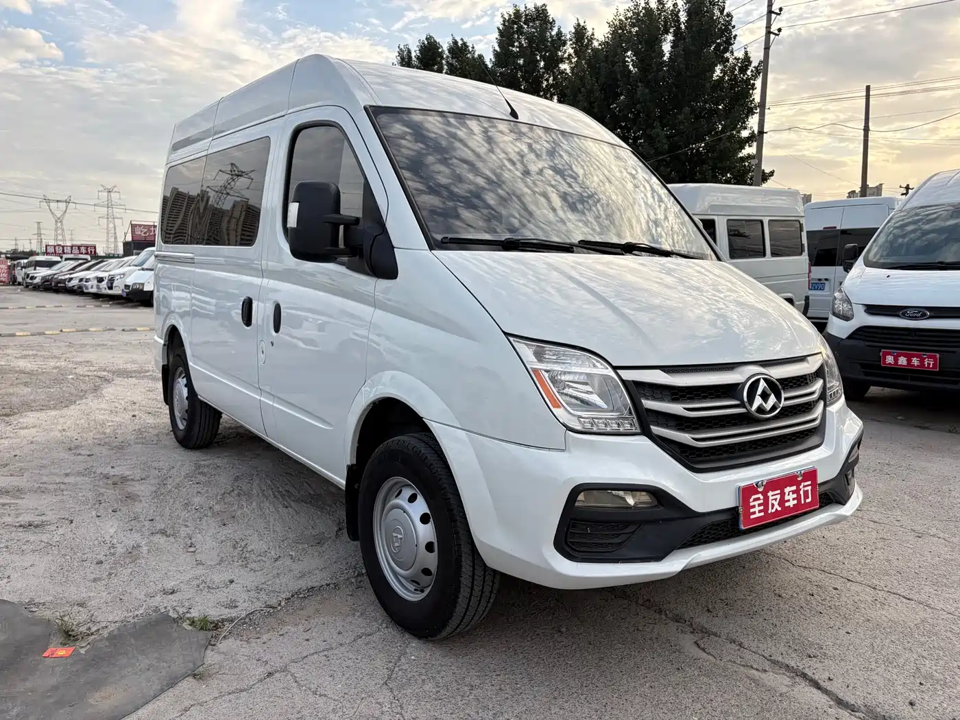 SAIC Maxus Xintu V80 2019 Model 2.5T Classic 6-speed manual Aoyuntong short wheelbase medium roof 5/6-seater фото 3
