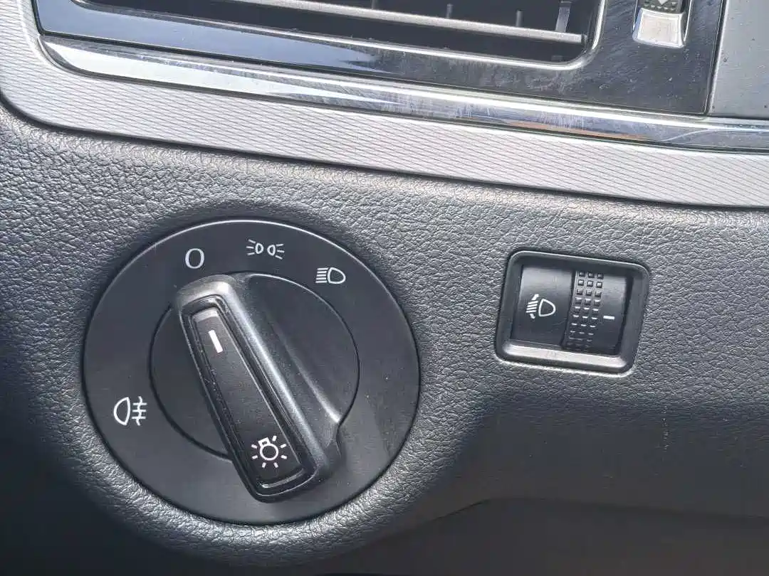 Volkswagen Bora 2013 1.6L Automatic Fashion Model фото 21