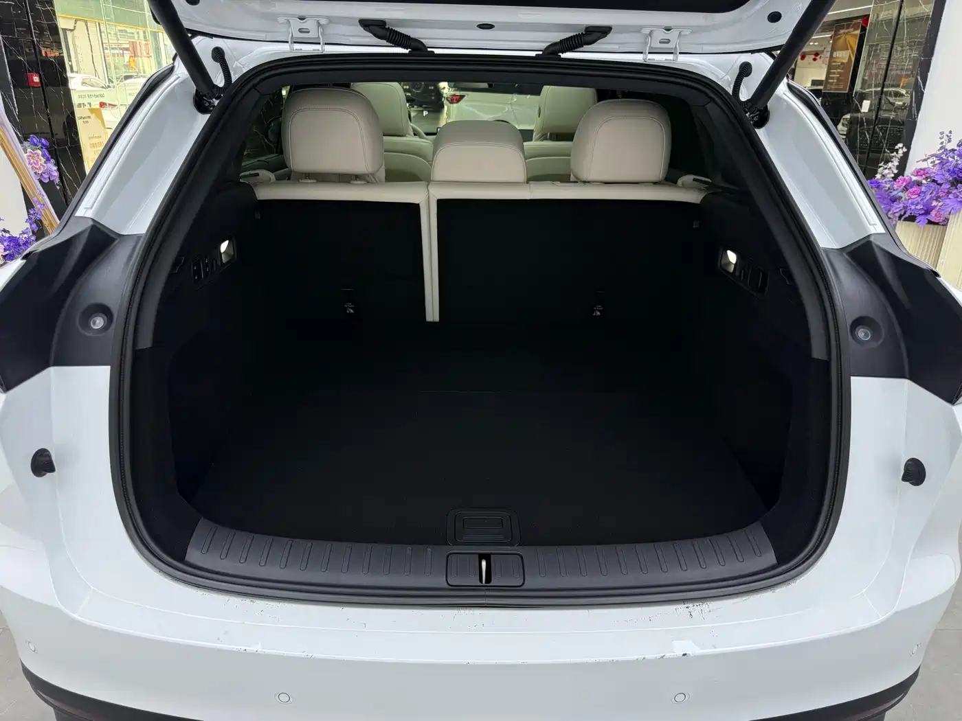 Li Auto i6 2026 2025 4WD Base Model