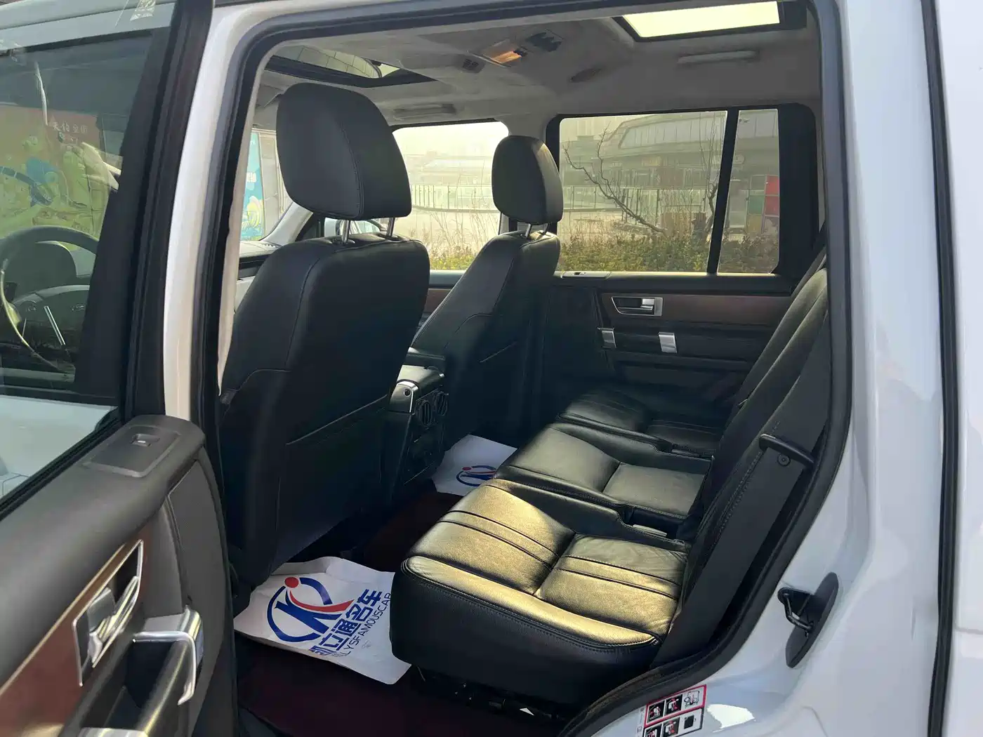 Land Rover Discovery 2016 3.0 SC Gloss Black Collector's Edition HSE фото 7