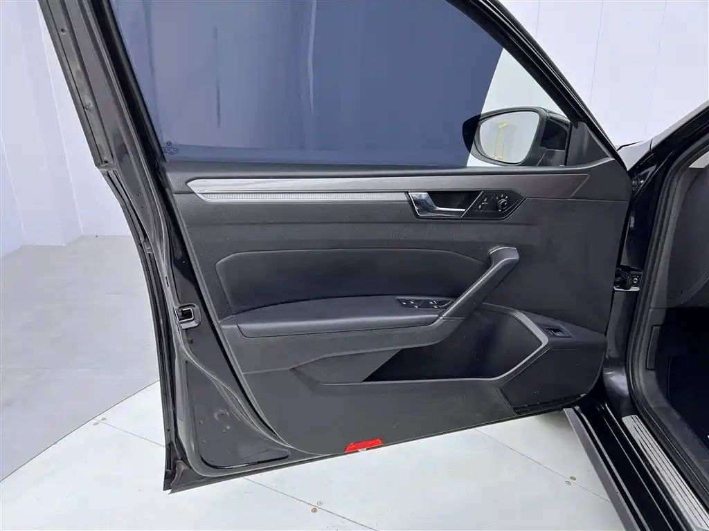 Volkswagen Passat 2017 330TSI DSG Prestige фото 17