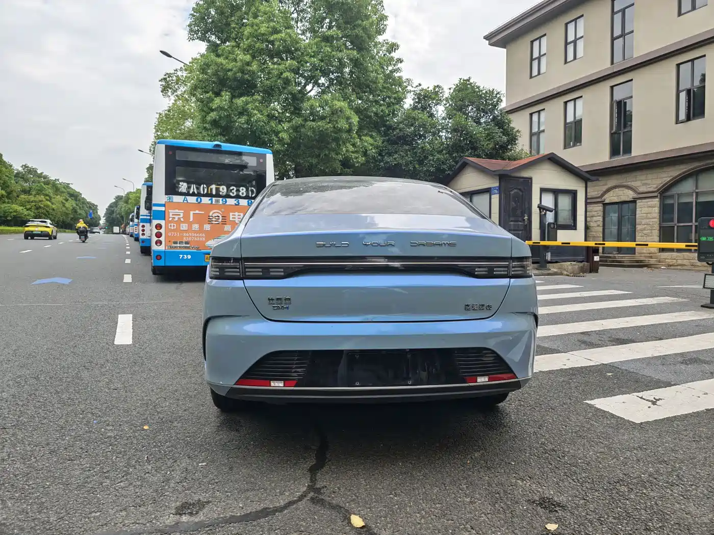 BYD Destroyer 05 2023 Champion Edition DM-i 55KM Luxury фото 8