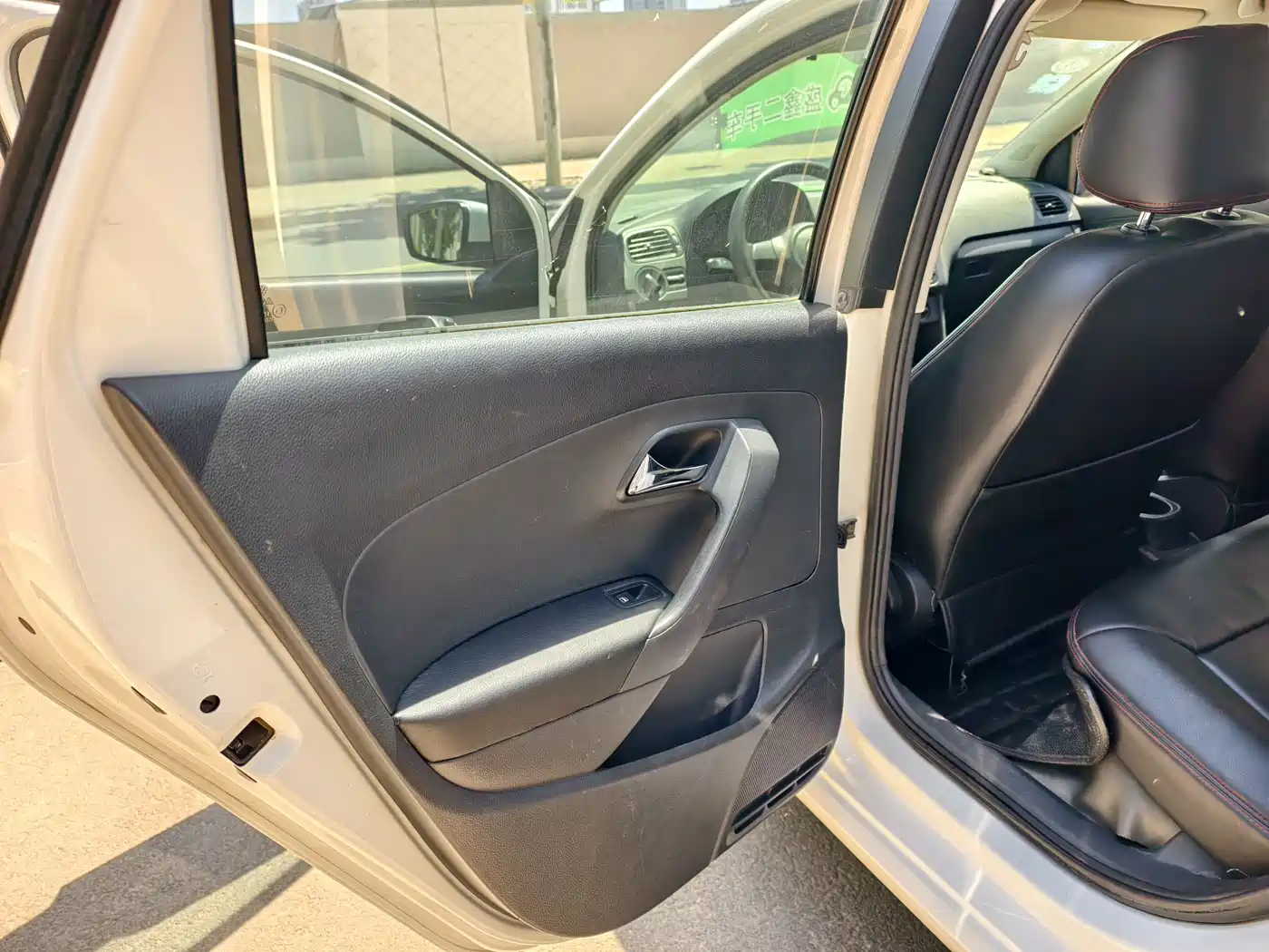 Volkswagen Polo 2013 1.4L Manual Comfort Edition фото 8