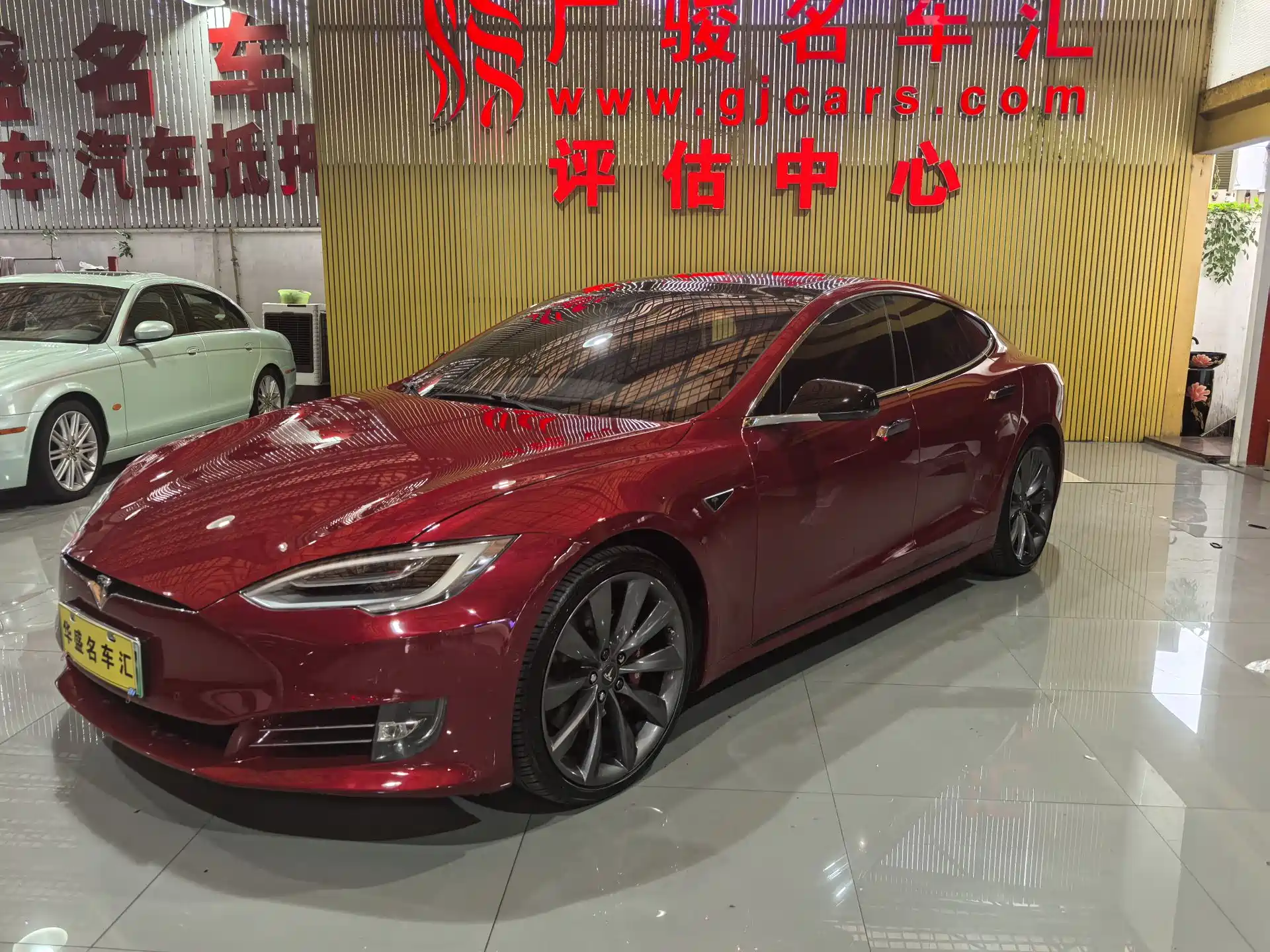 Фото 1 - Tesla Model S