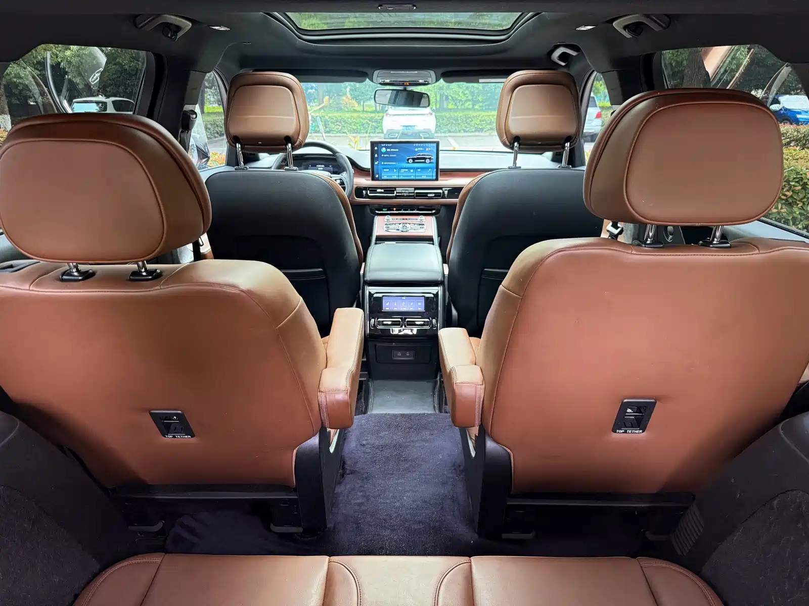 Photo 15 - Lincoln Aviator