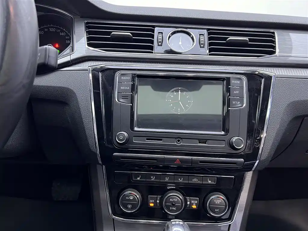 Volkswagen Passat 2017 330TSI DSG Prestige фото 23