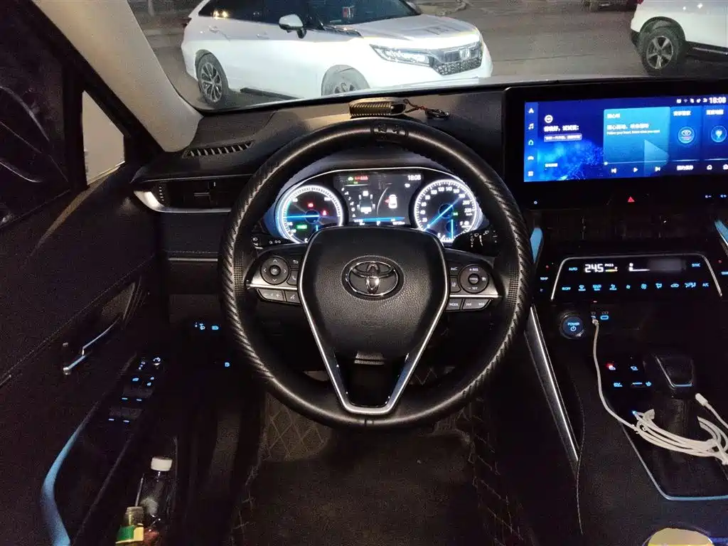Toyota Lingfang HARRIER 2022 Hybrid 2.5L CVT 4WD Premium Edition фото 3
