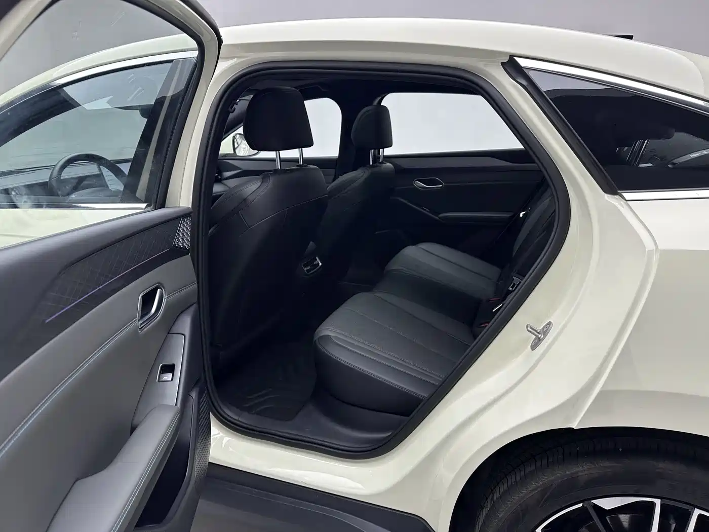 BYD Qin L 2025 Model EV 545KM Excellence Edition фото 8