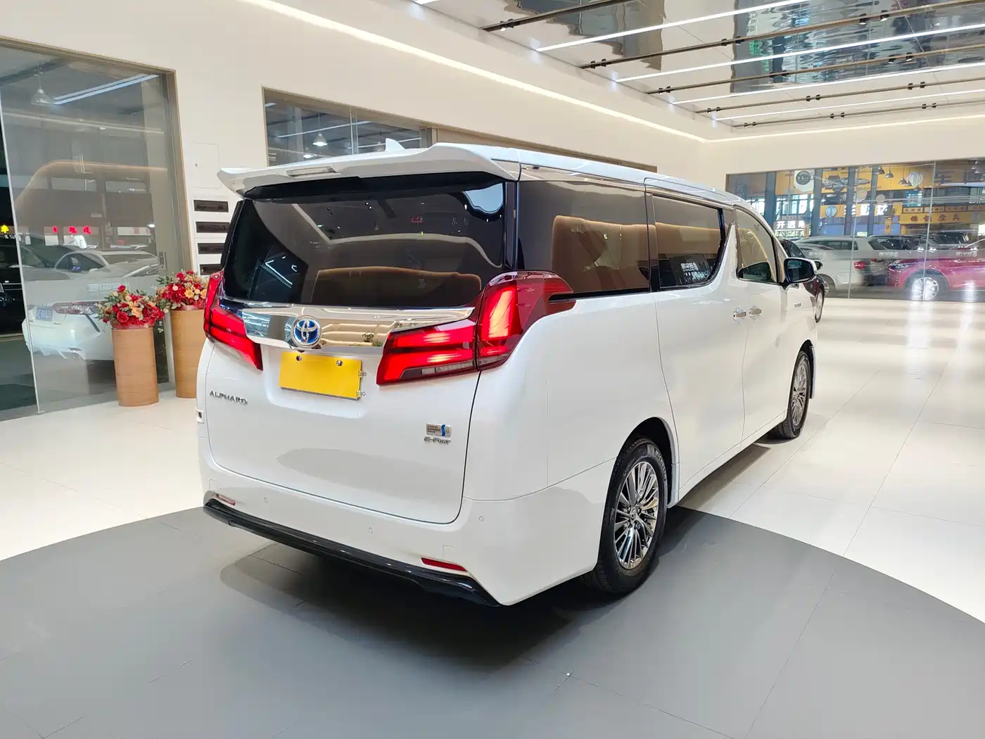 Toyota Alphard 2020 Hybrid 2.5L Luxury Edition фото 7