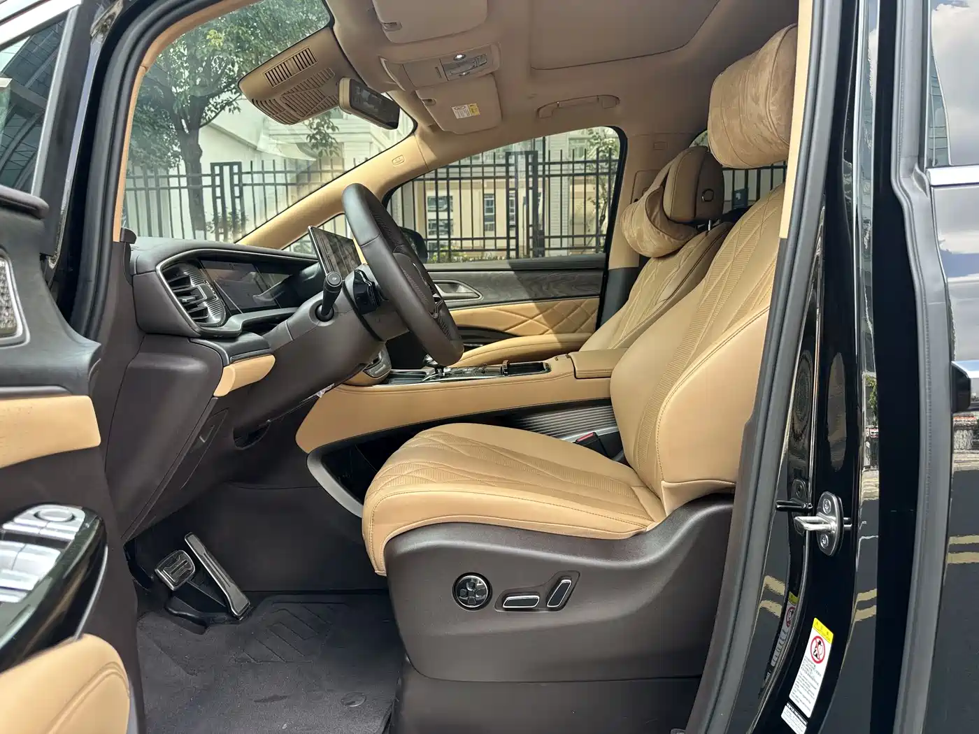 Denza D9 2025 DM-i Smart Drive Edition 1020 AWD Prestige фото 9