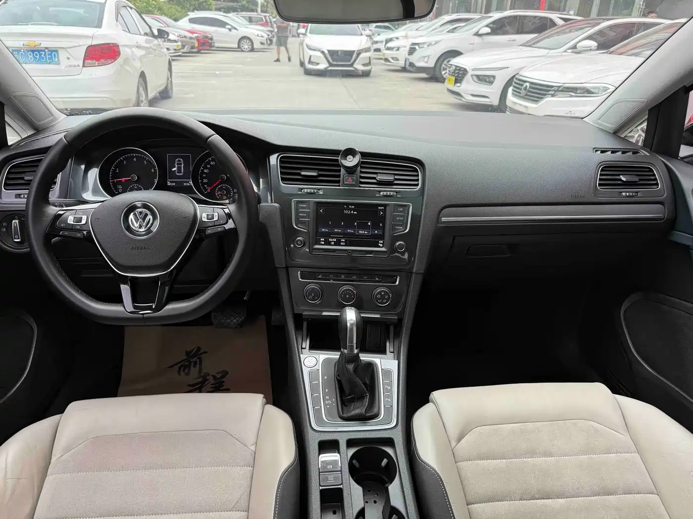 Volkswagen Golf 2017 230TSI Auto Luxury Millionth Anniversary Edition фото 8