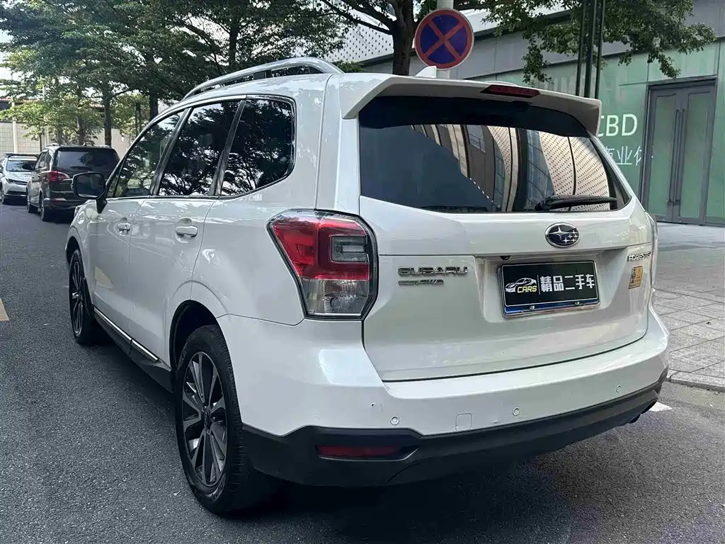 Subaru Forester 2016 2.0i Fashion Navigation Edition фото 9