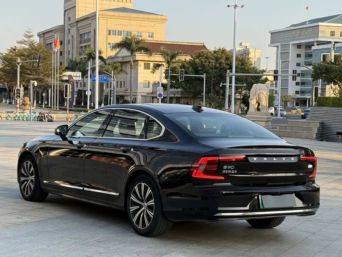 VOLVO S90 PLUG IN HYBRID