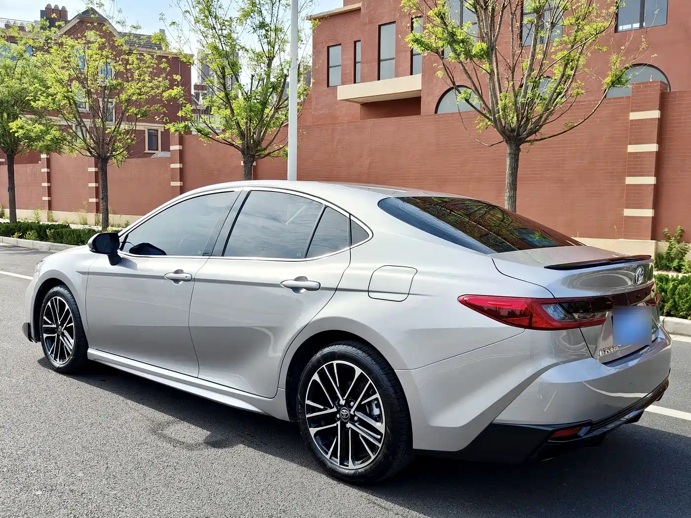 Toyota Camry 2026 Hybrid 2.0HSE Sport Lite Edition фото 17