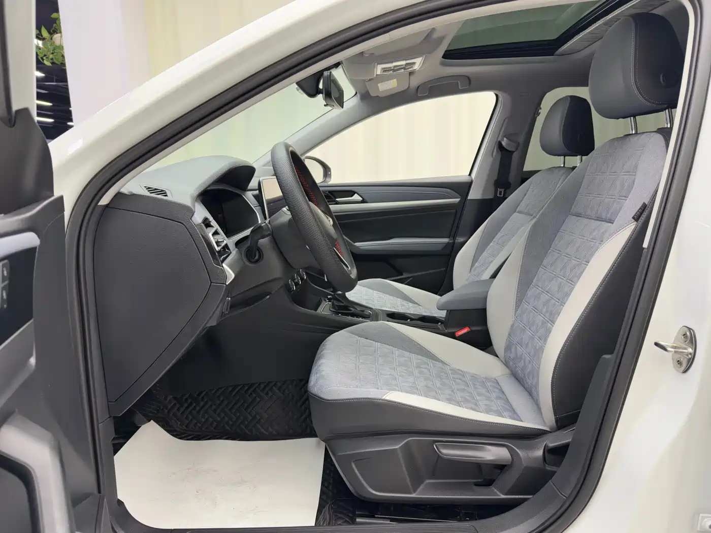 Volkswagen Lavida 2023 1.5L Auto Luxury Edition фото 18