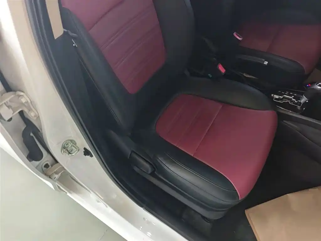 Kia K2 2015 Hatchback 1.4L AT GLS Cool Edition фото 25