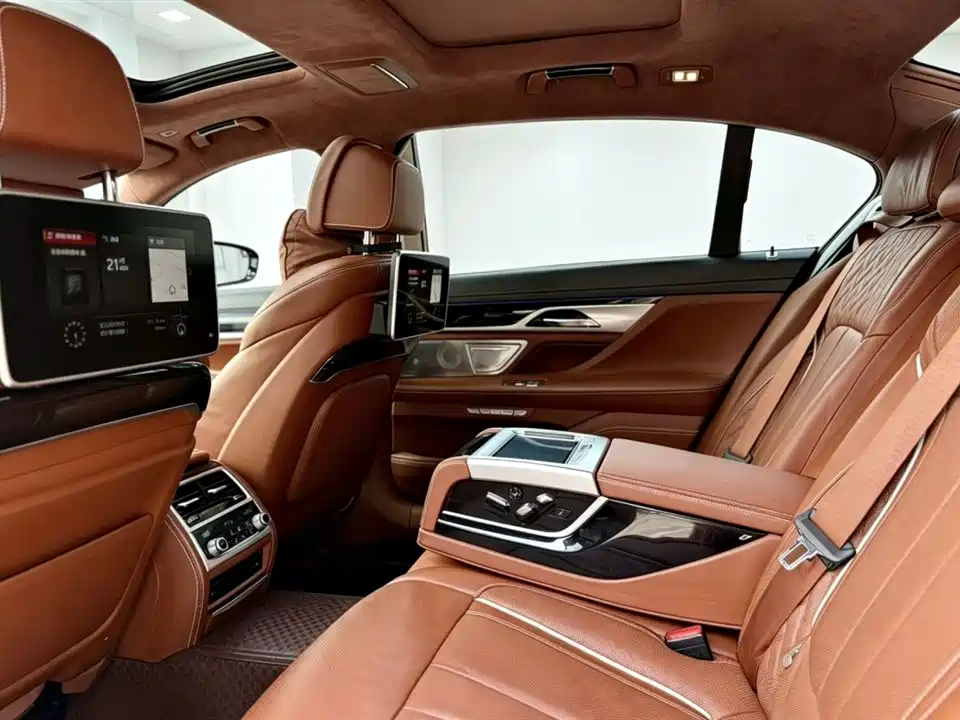 BMW 7 Series 2018 740Li xDrive Premium Type M Sport Package фото 6