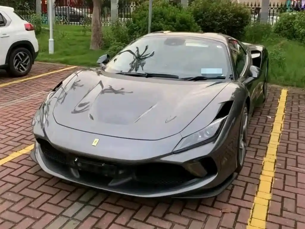 FERRARI F8
