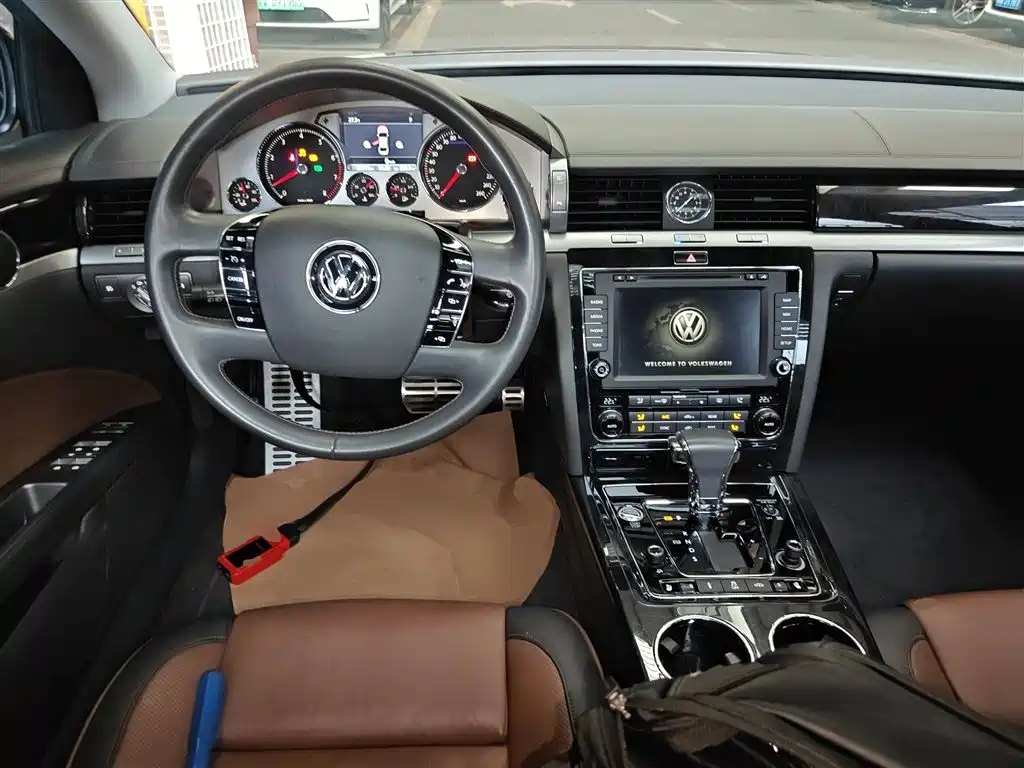Volkswagen Phaeton 2015 Model 3.0L Exclusive Edition фото 6