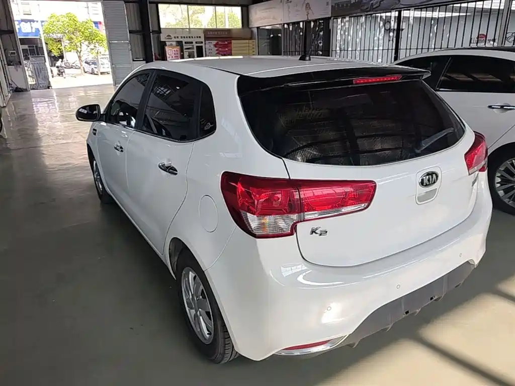 Kia K2 2015 Hatchback 1.4L AT GLS Cool Edition фото 5