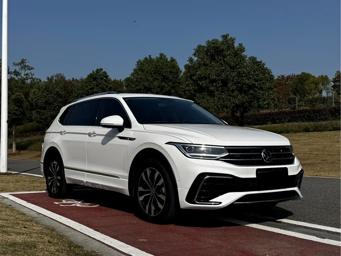 Volkswagen Tiguan L 2022 330TSI Auto 2WD R-Line Premium Edition фото 2