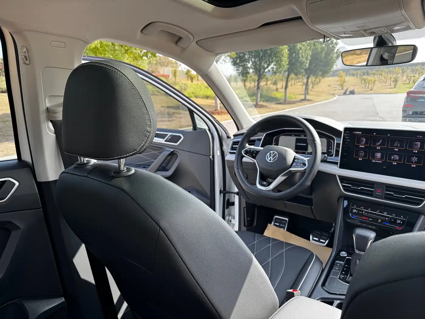 Volkswagen Tiguan L 2022 330TSI Auto 2WD R-Line Premium Edition фото 14