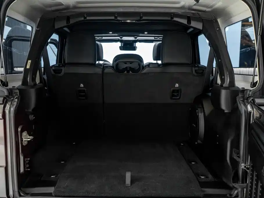 Jeep Wrangler 2025 2024 Model 2.0T Sahara Four-Door Version