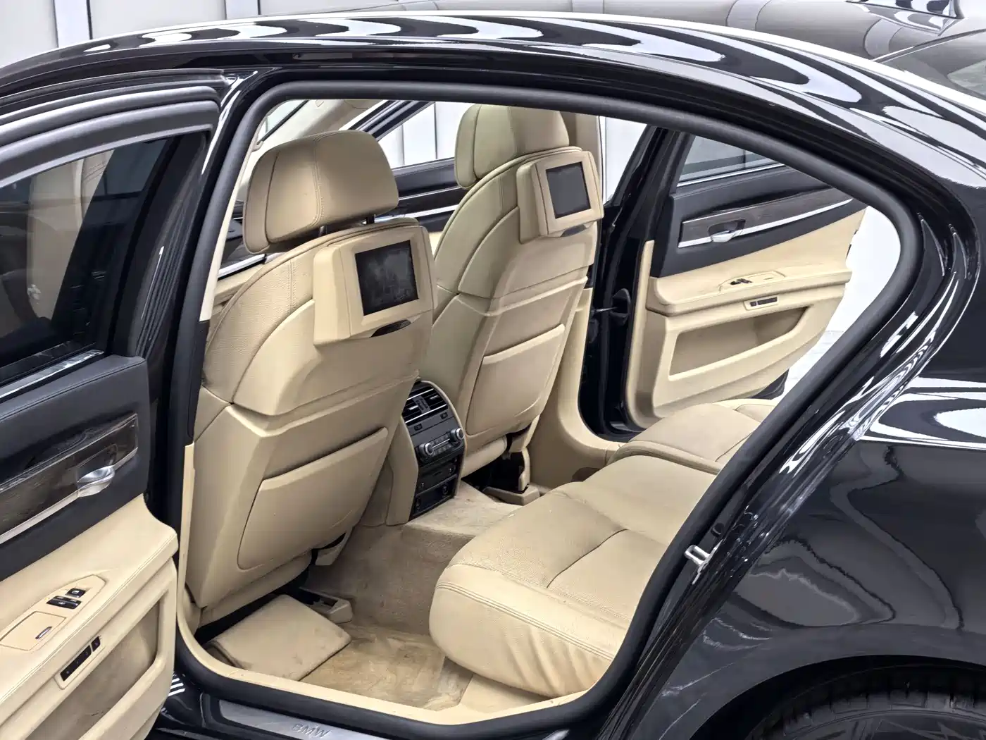 BMW 7 Series 2009 730Li Luxury фото 6